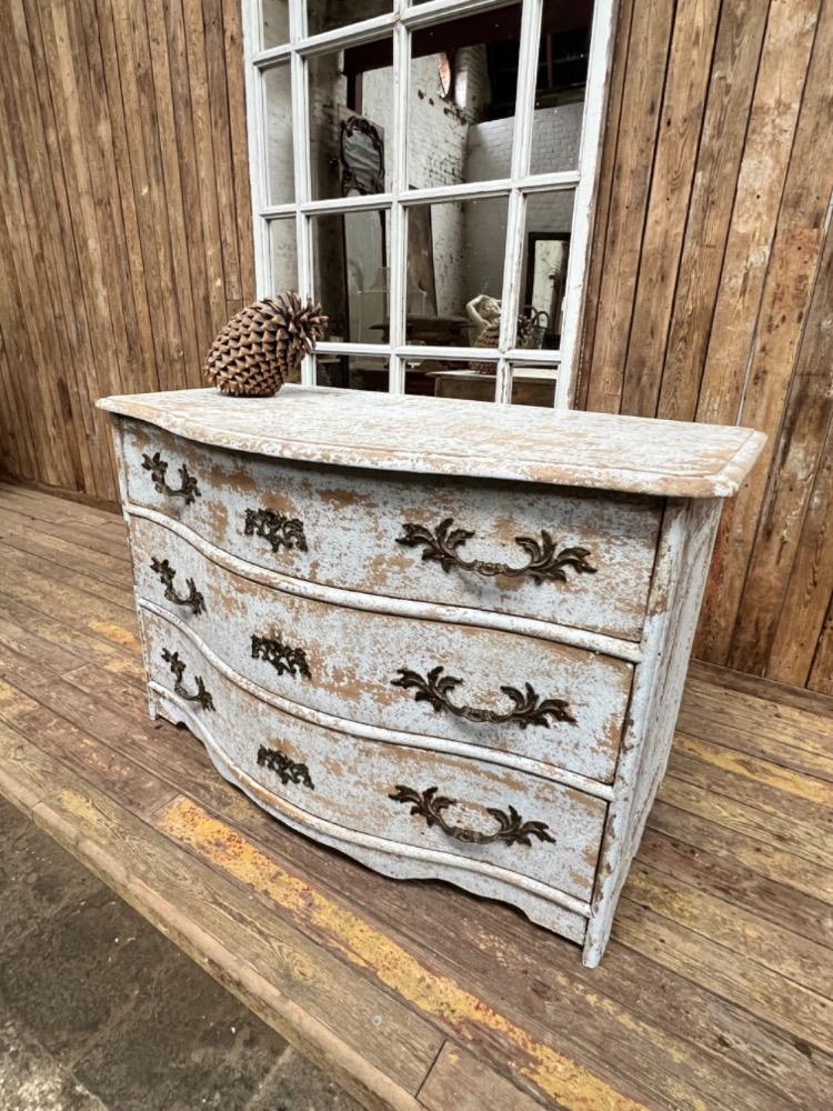 Alsatian chest of drawers, 18th century 