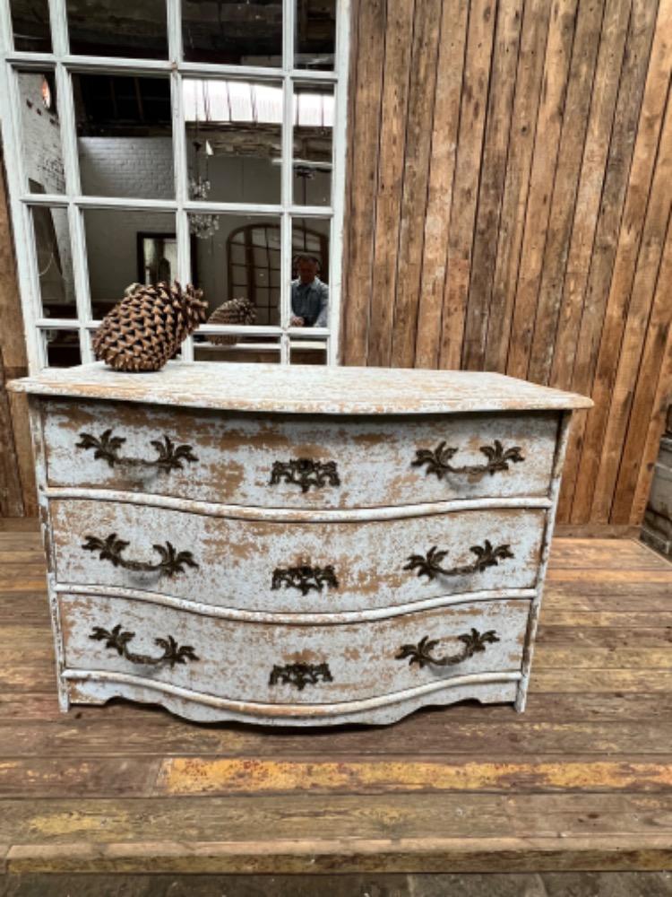 Alsatian chest of drawers, 18th century 