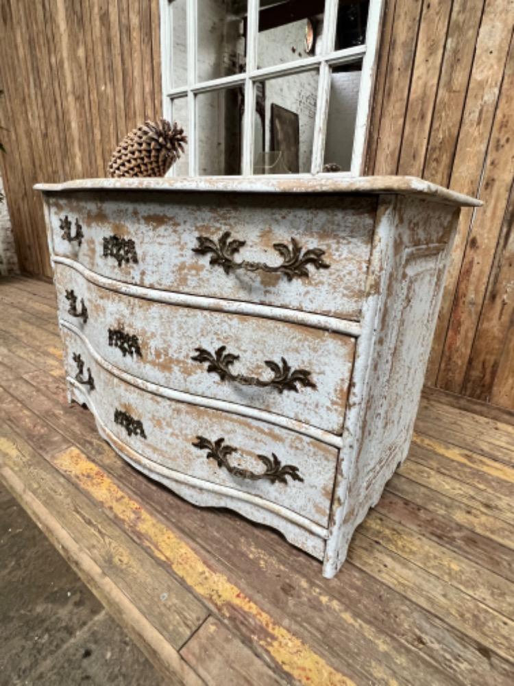 Alsatian chest of drawers, 18th century 