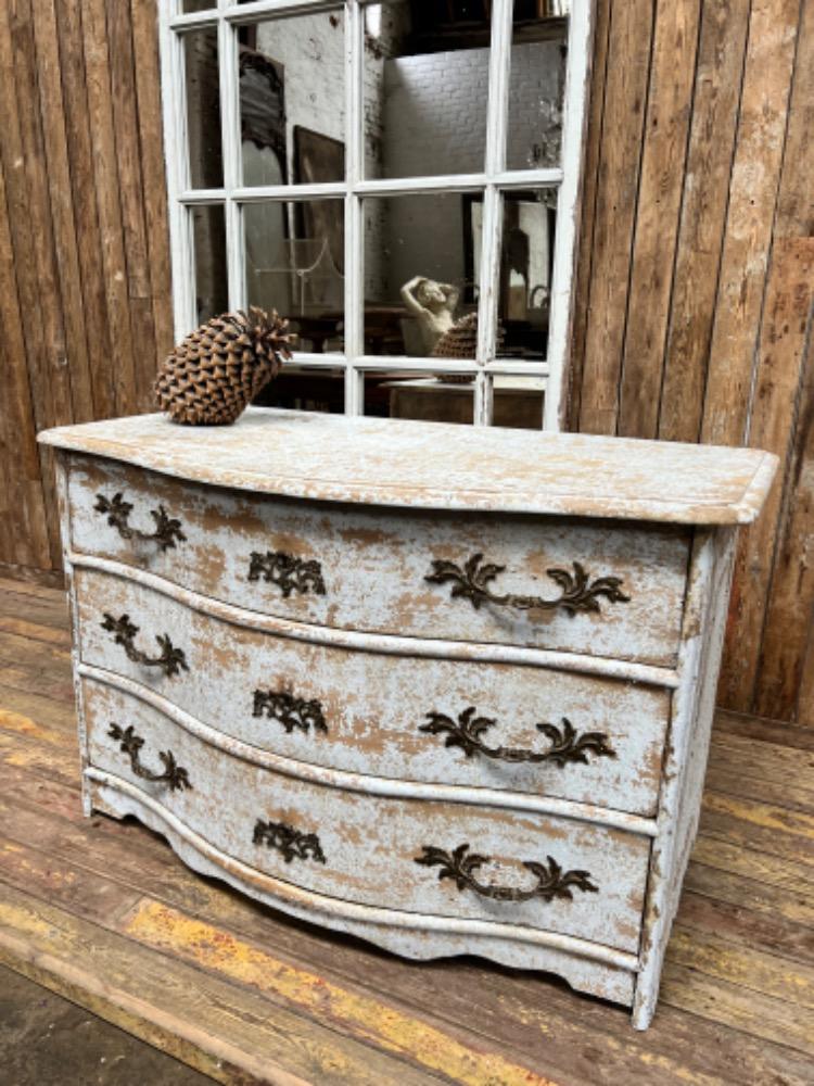 Alsatian chest of drawers, 18th century 