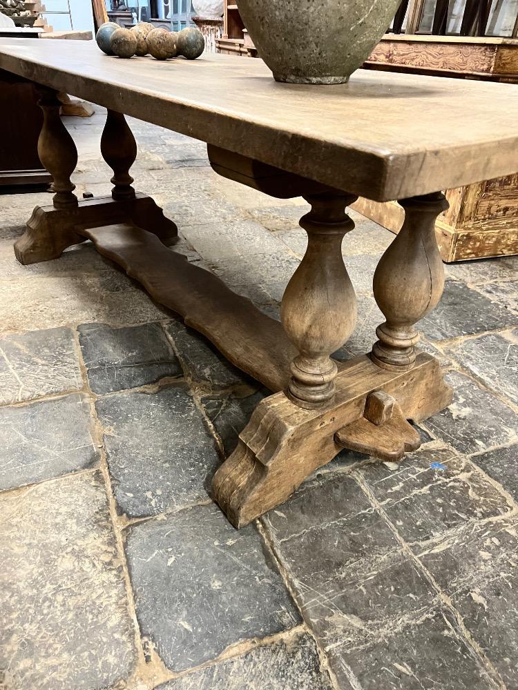 Oak dining table, mid-20th century 