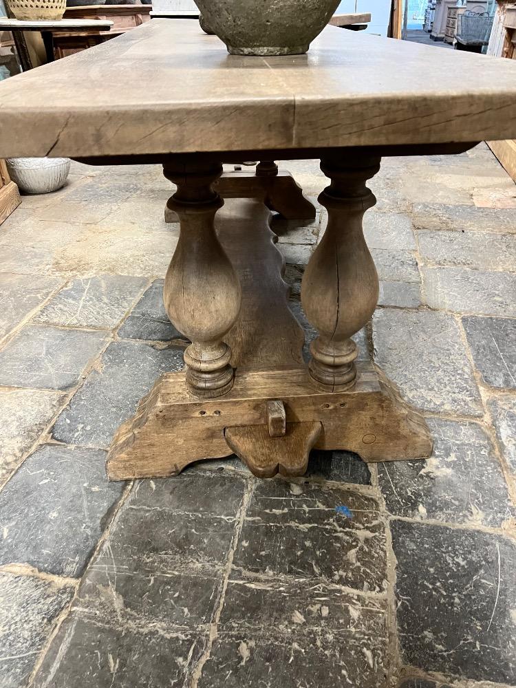 Oak dining table, mid-20th century 