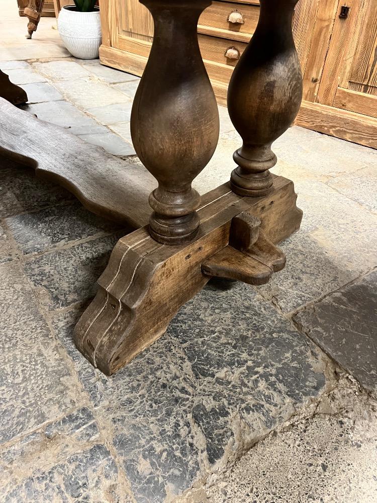 Oak dining table, mid-20th century 