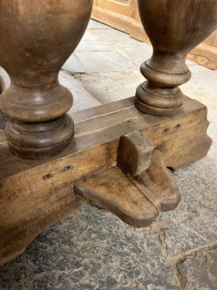 Oak dining table, mid-20th century 