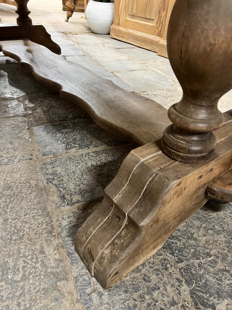 Oak dining table, mid-20th century 