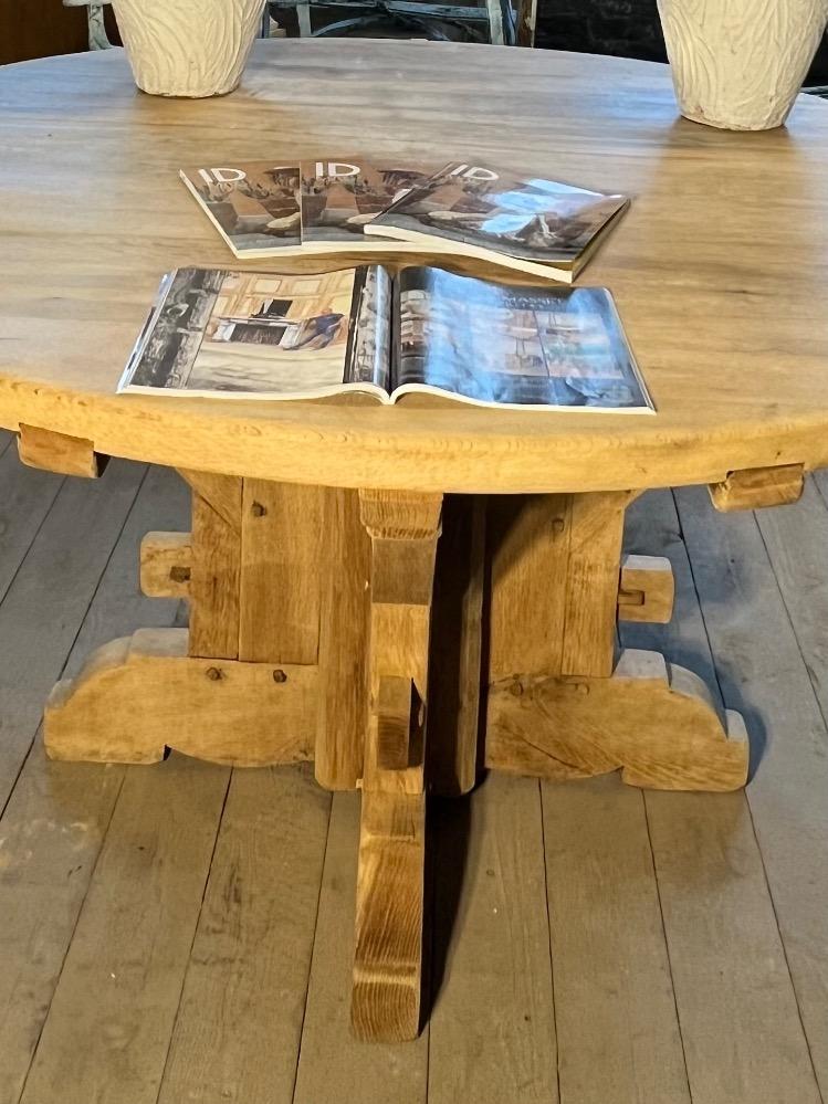 Oak round table, mid-20th century 